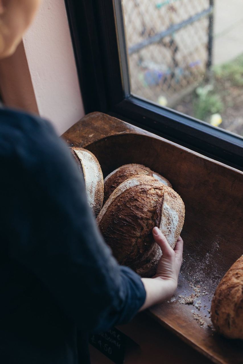 Fresh sourdough being cut at Finns