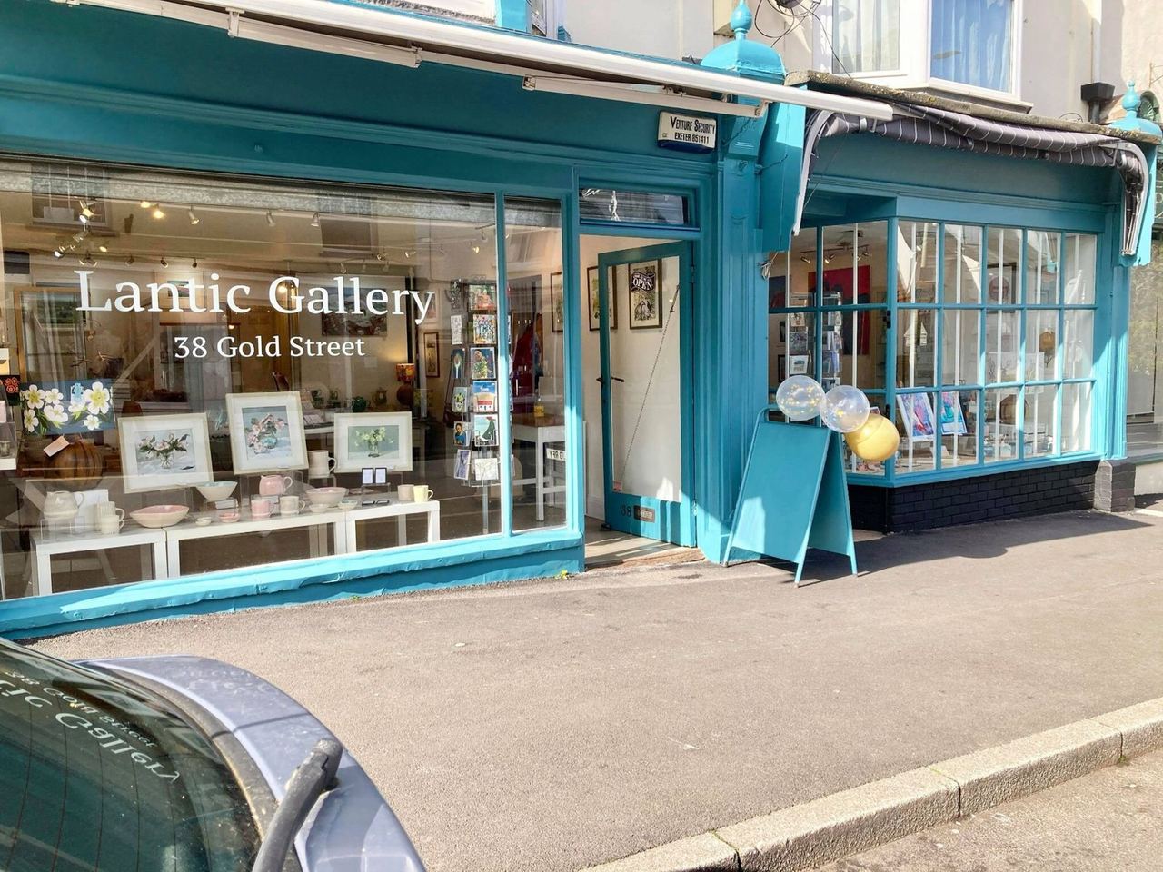 Turquoise shopfront of Lantic Gallery in Tiverton