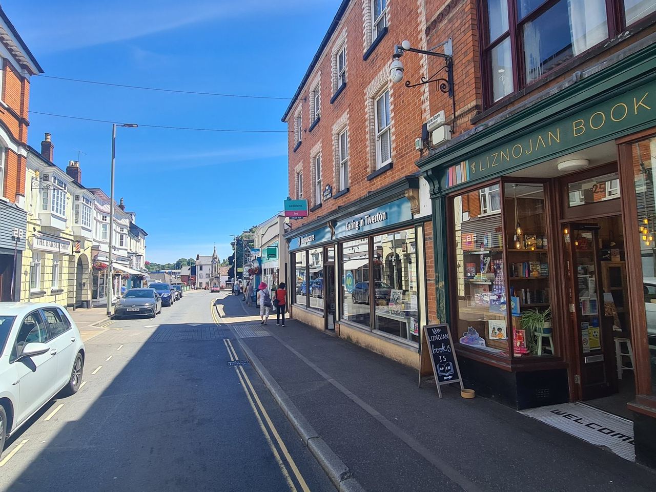 Liznojan bookshop frontage on Gold Street in Tiverton