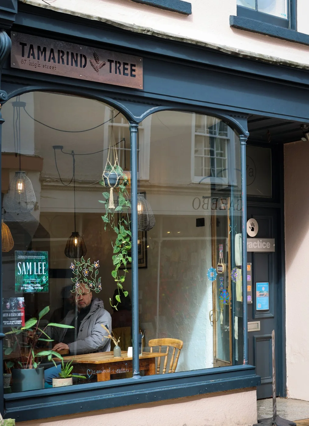 The blue Tamarind Tree restaurant shopfront at 87 High Street