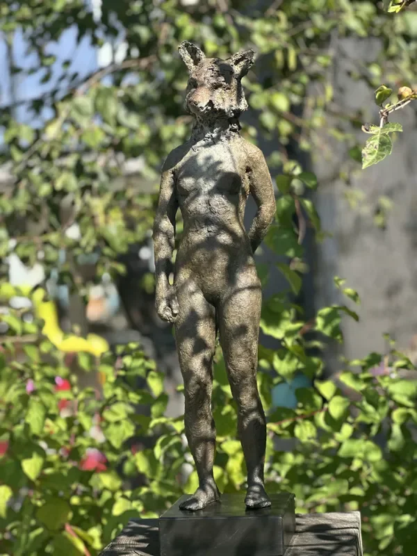Antonio Lopez Reche’s Kitsune sculpture among greenery at Velarde