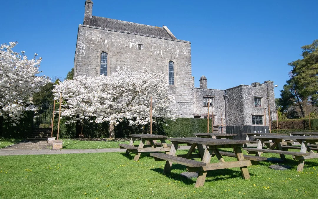 Outdoor tables in the Dartington courtyard beside the White Hart